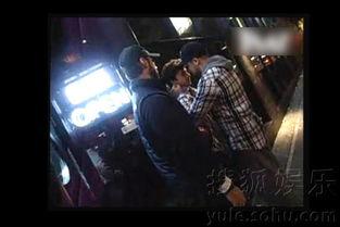 街头爆料人挨打视频播放,正义与暴力冲突的瞬间  第2张